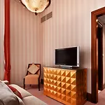 Hilton Molino Stucky 5*