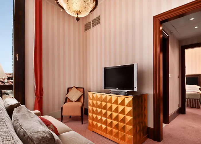 Hilton Molino Stucky 5*