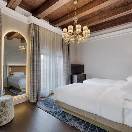Отель Hilton Molino Stucky 5*