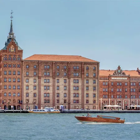 Отель Hilton Molino Stucky 5*
