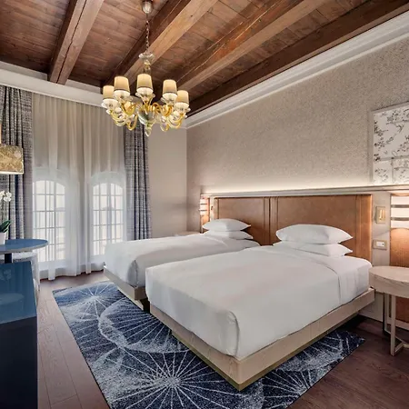 Отель Hilton Molino Stucky 5*
