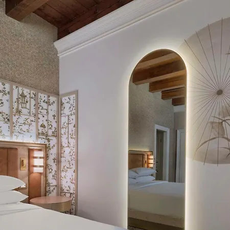 Hilton Molino Stucky Отель