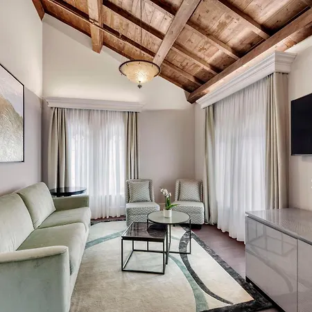 Отель Hilton Molino Stucky 5*