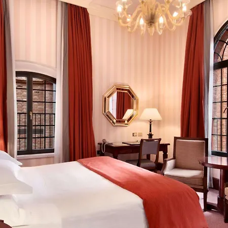 Отель Hilton Molino Stucky
