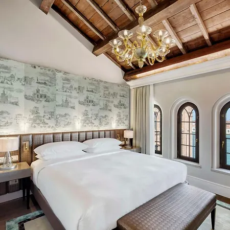 Отель Hilton Molino Stucky 5*