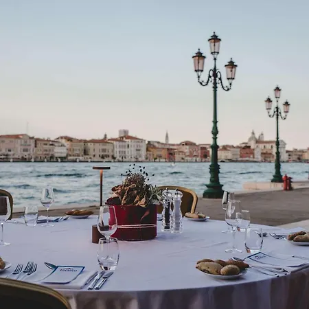 Отель Hilton Molino Stucky