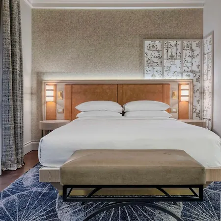 Отель Hilton Molino Stucky 5*