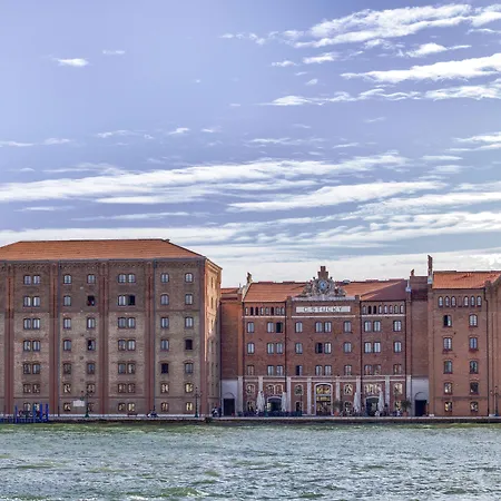 Hotel Hilton Molino Stucky 5*