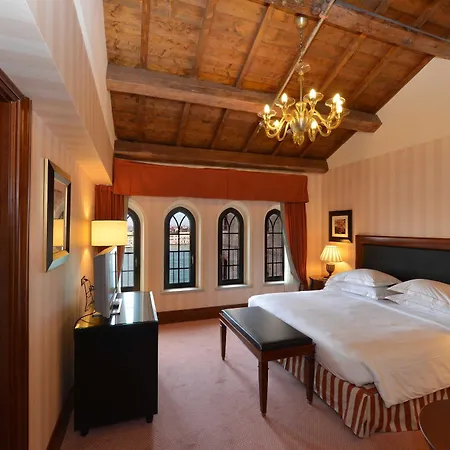 Hotel Hilton Molino Stucky 5*