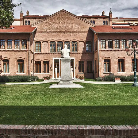 Hilton Molino Stucky מלון 5*