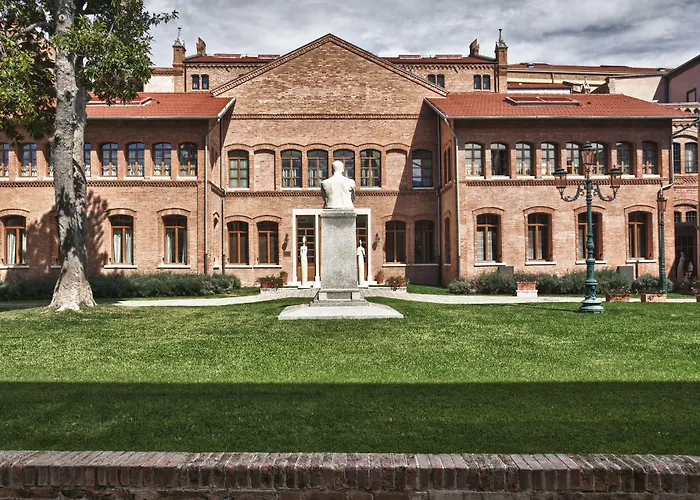 Hilton Molino Stucky מלון 5*