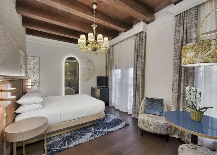 מלון Hilton Molino Stucky 5*