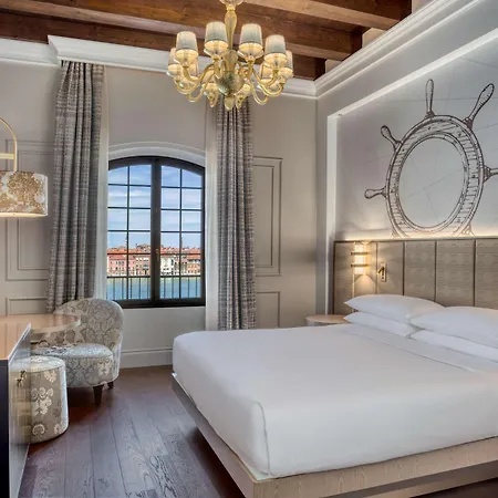 Hilton Molino Stucky 5*