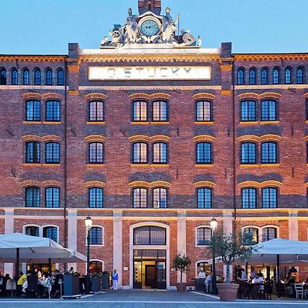 Hilton Molino Stucky Hotel 5*